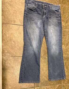 Maurices Straight Leg Jeans with Embroidered Back Pockets Size 11/12 Short
